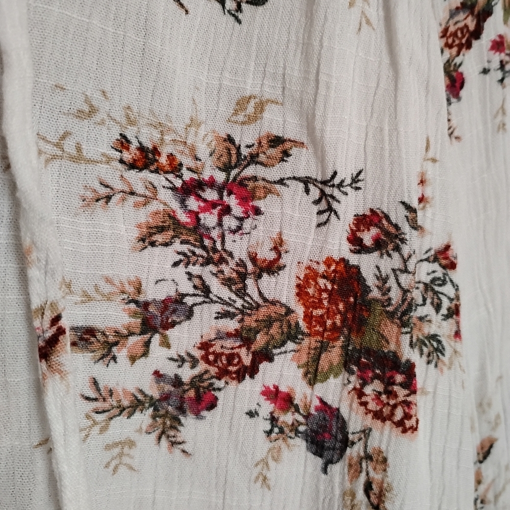 📦LAST CHANCE!Floral White Blouse (XL) - Picture 5 of 10